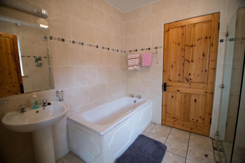 *Spacious Irish Cottage* Fanore 외부 사진